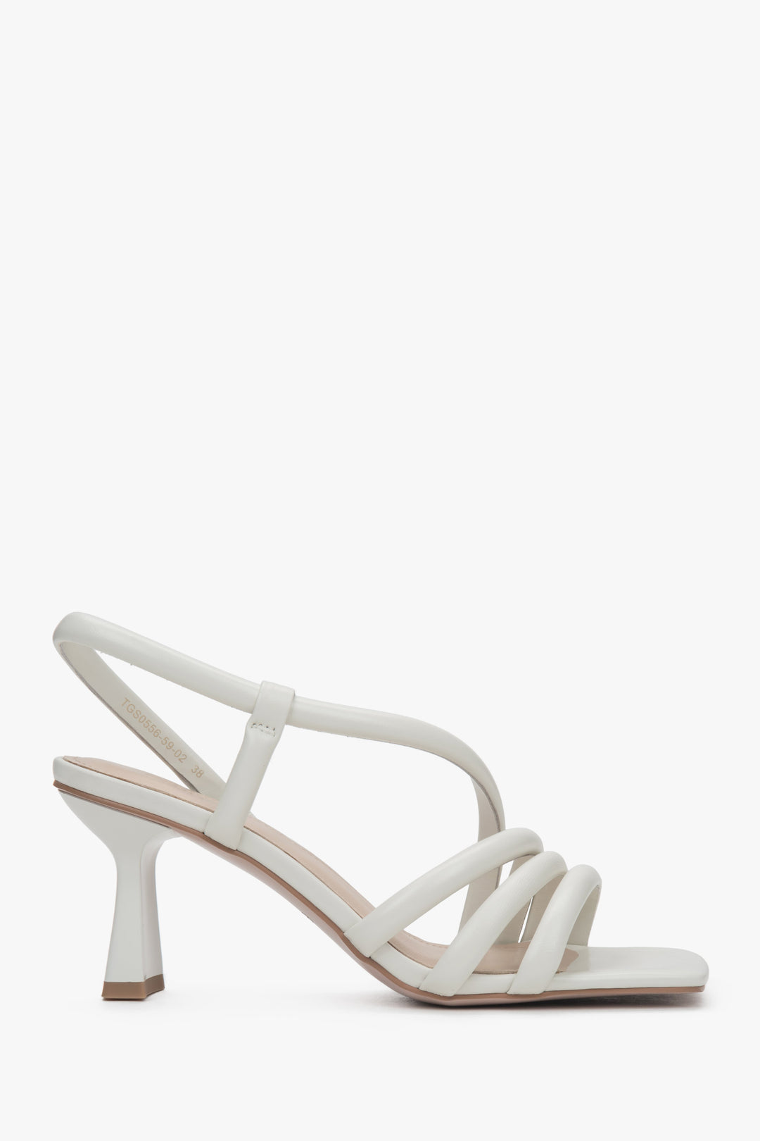 Women's milky white leather sandals Estro, showcasing the stable 7 cm block heel and elegantly tailored, smooth upper straps.