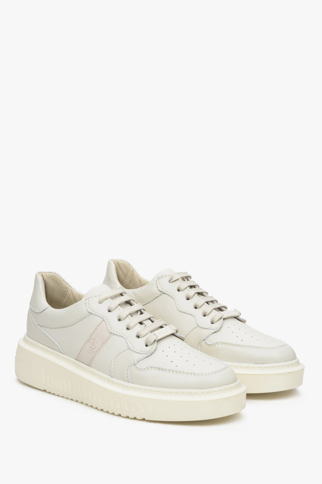 Comfortable women's beige Estro sneakers made of genuine leather with laces.