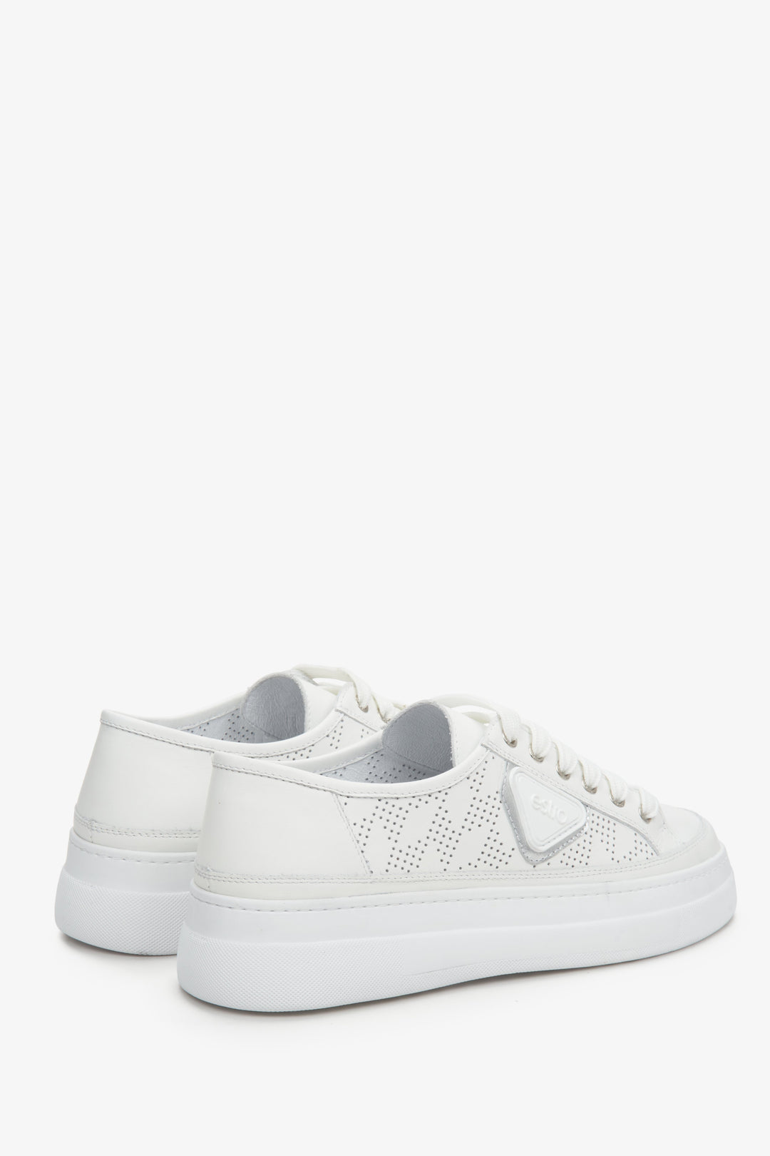 Women's white  leather sneakers by Estro for summer - close-up of the heel counter and side seam of the shoes.