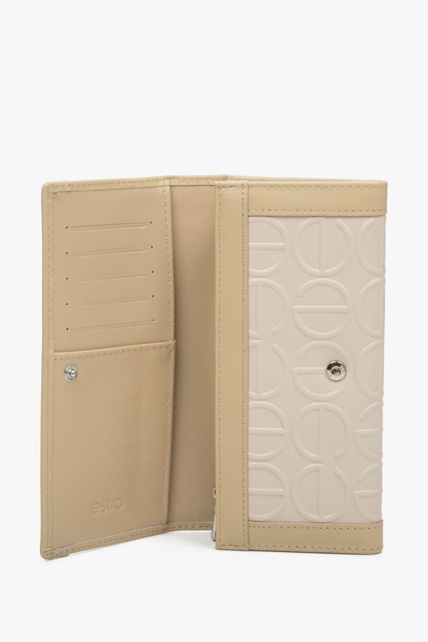 Beige leather women's Estro wallet - close-up on the interior.