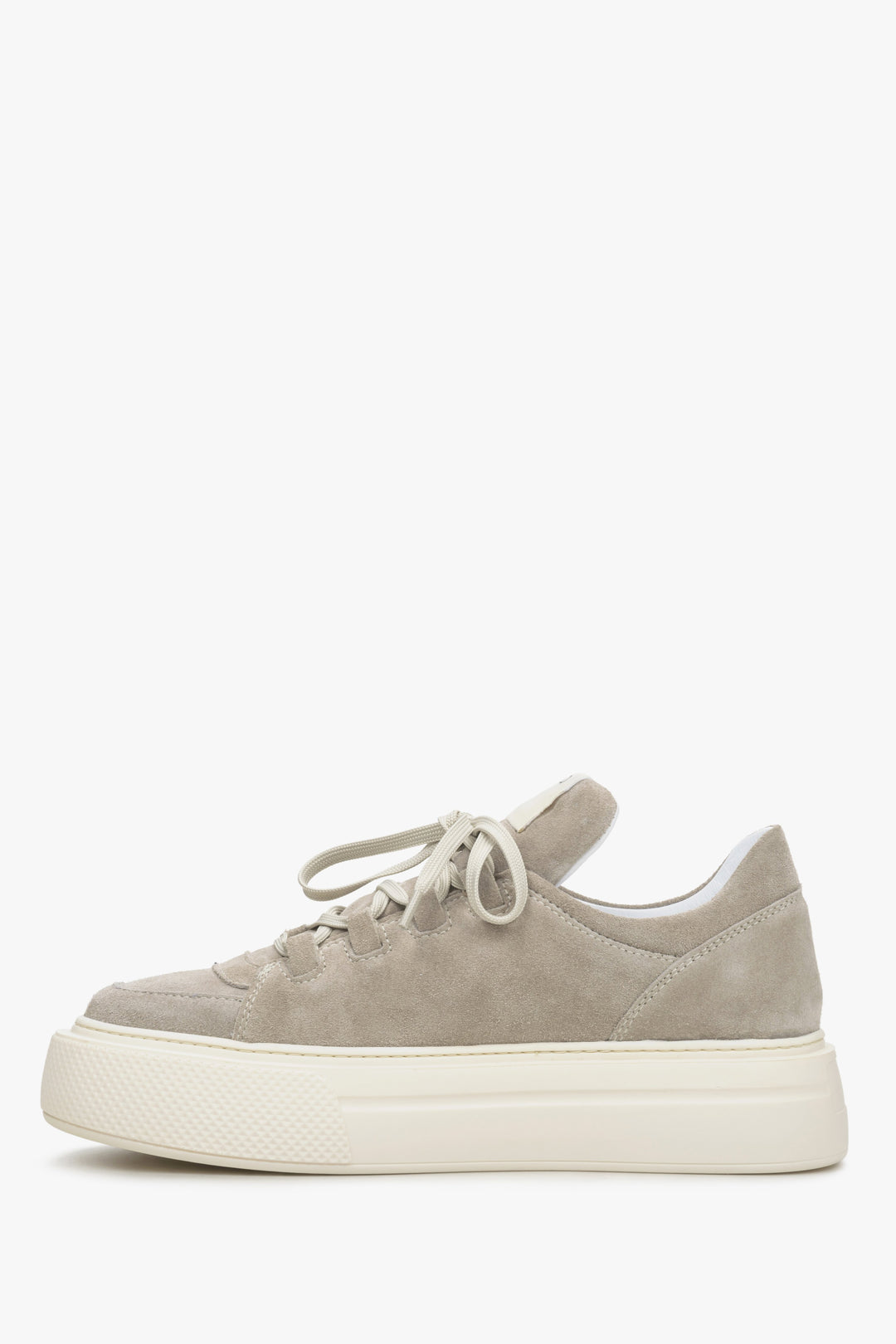 Women's beige sneakers on a thick sole - shoe profile.