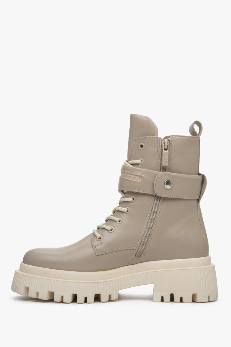 High beige women's winter platform boots by Estro - close-up on the shoe profile.