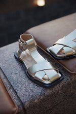 Women's Gold Leather Flat Sandals Estro ER00112877