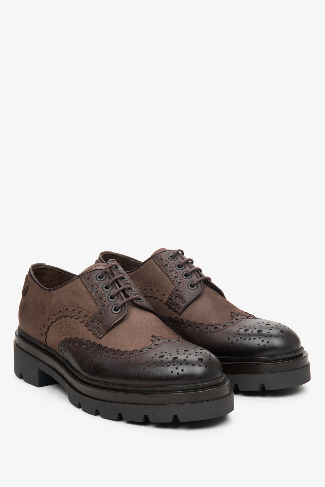 Men's brown lace-up shoes by Estro.Brown lace-up men's shoes by Estro.