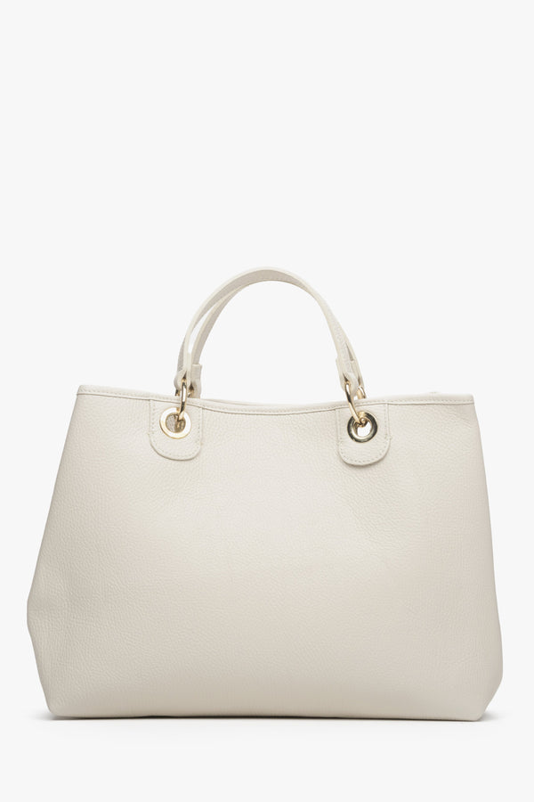 Women's beige leather Estro handbag made from Italian natural leather with gold accents.