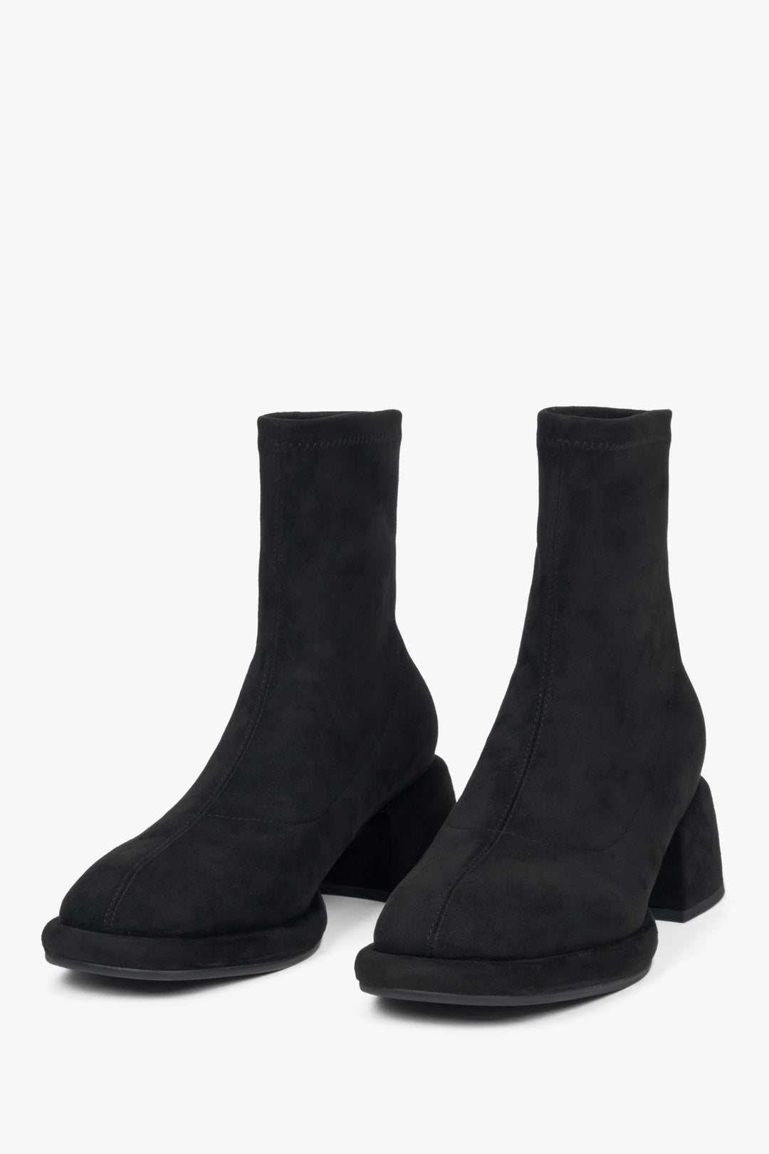 Elegant black velour women’s block-heel boots by Estro - close-up of the toe.