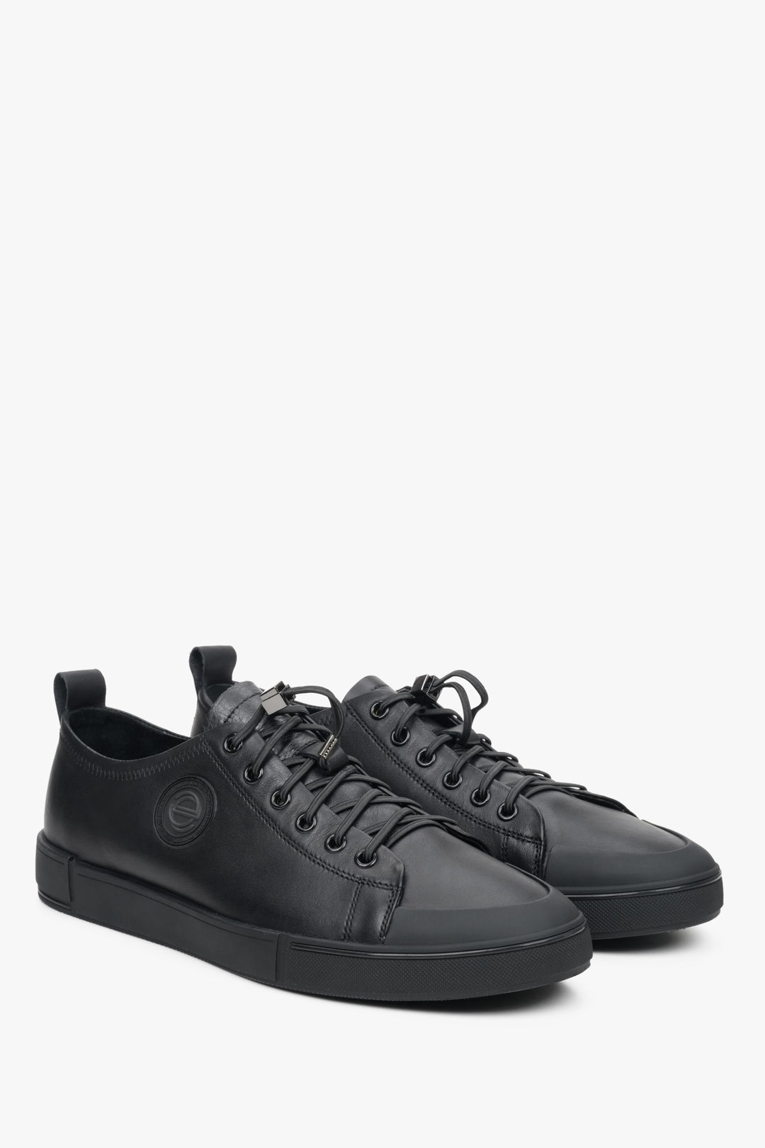 Estro men's sneakers in black leather.