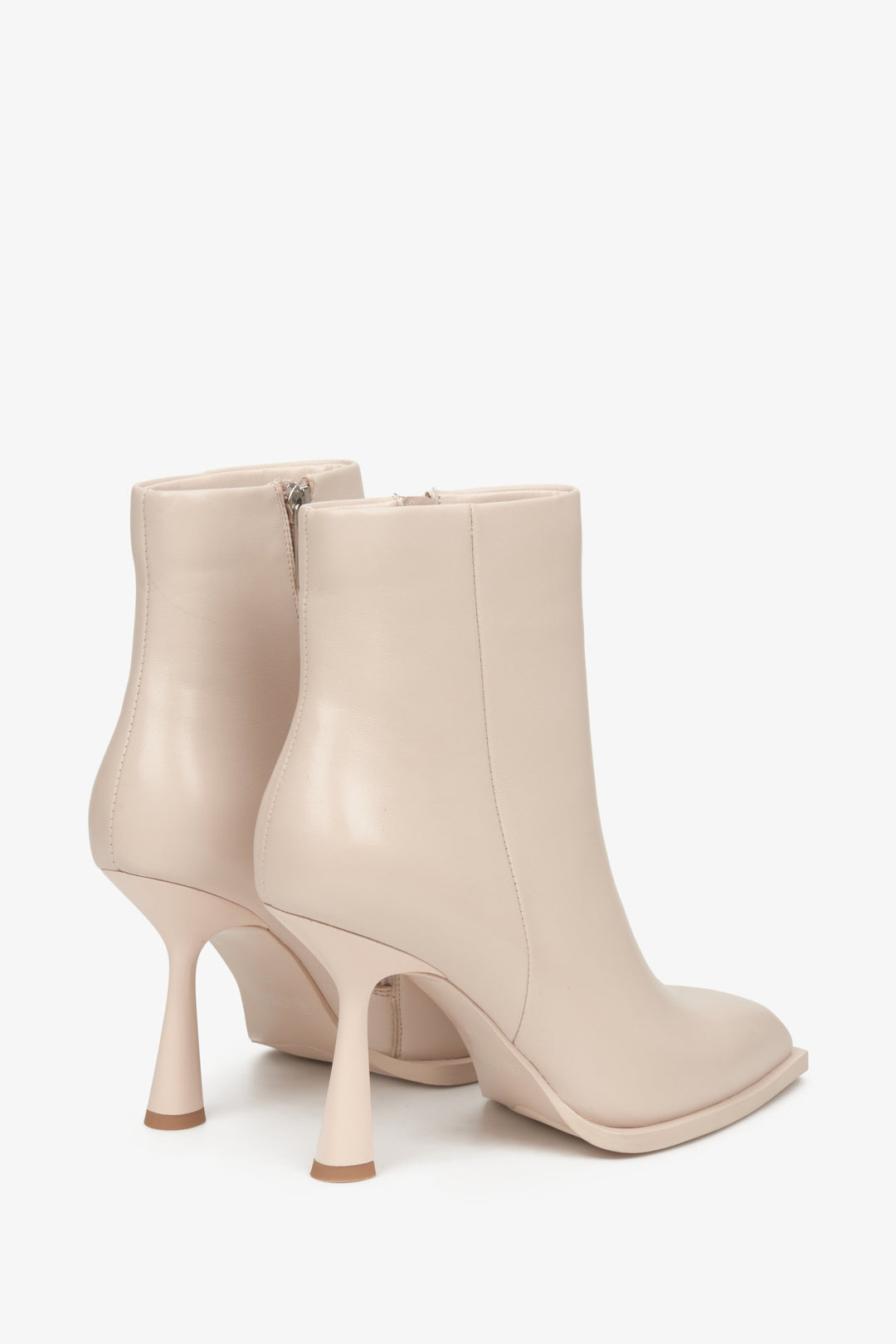 Fall beige women's stiletto ankle boots by Estro - close-up of the back of the shoe.