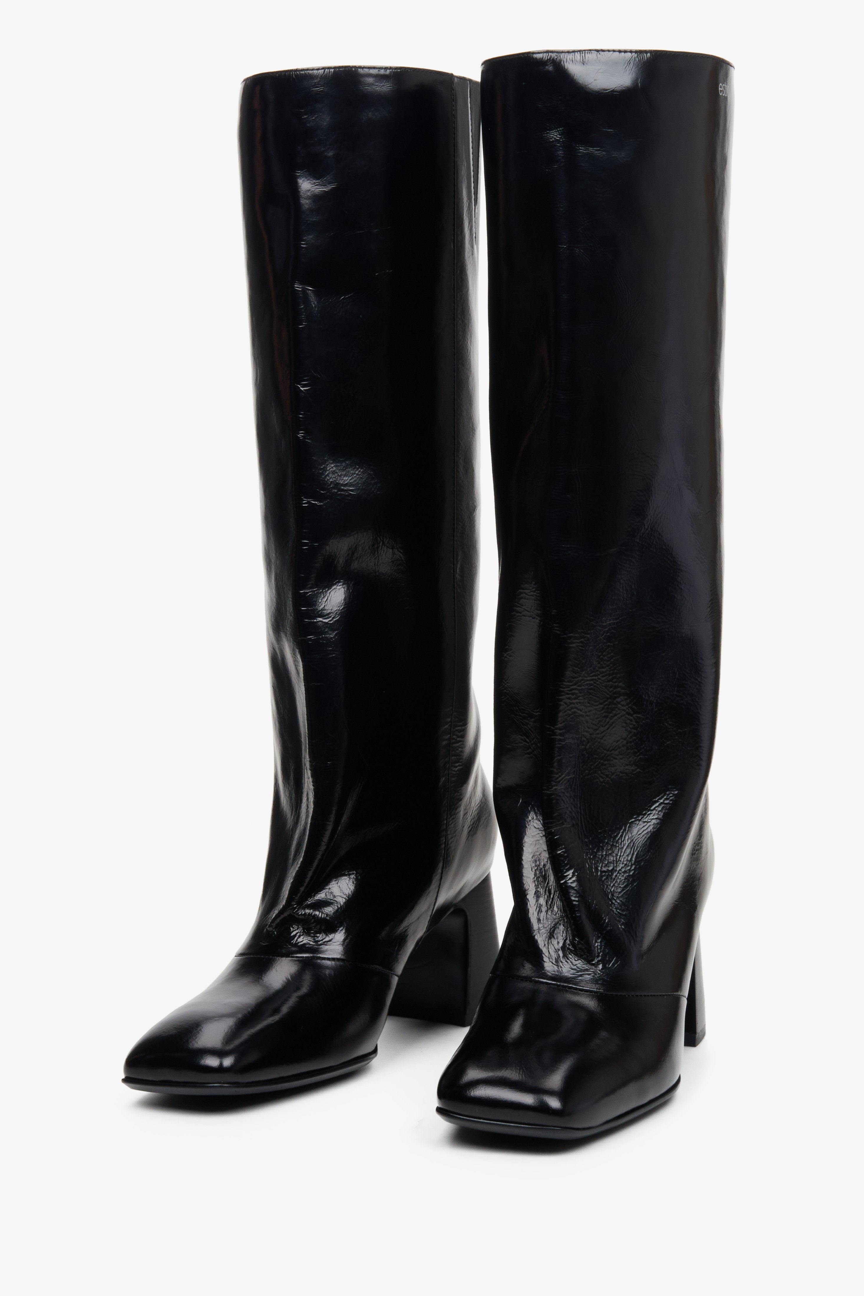 Black patent leather high boots Estro - presentation of the ti of the shoes.