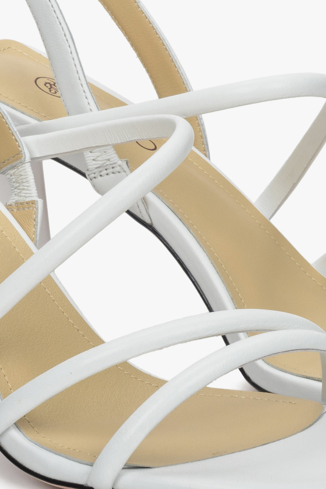 Strappy white women's sandals by Estro made of natural leather - a close up on details.