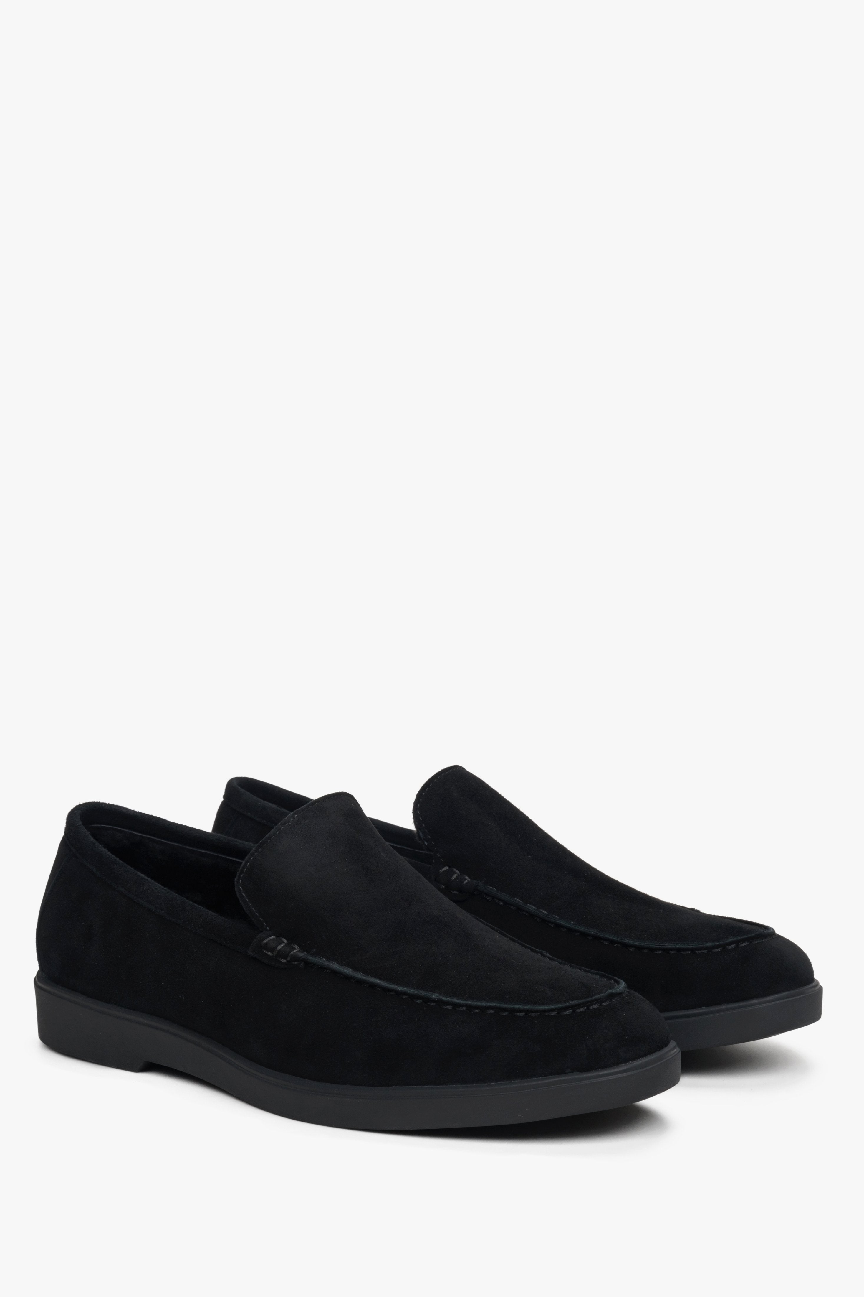 Velour men's black moccasins by Estro.