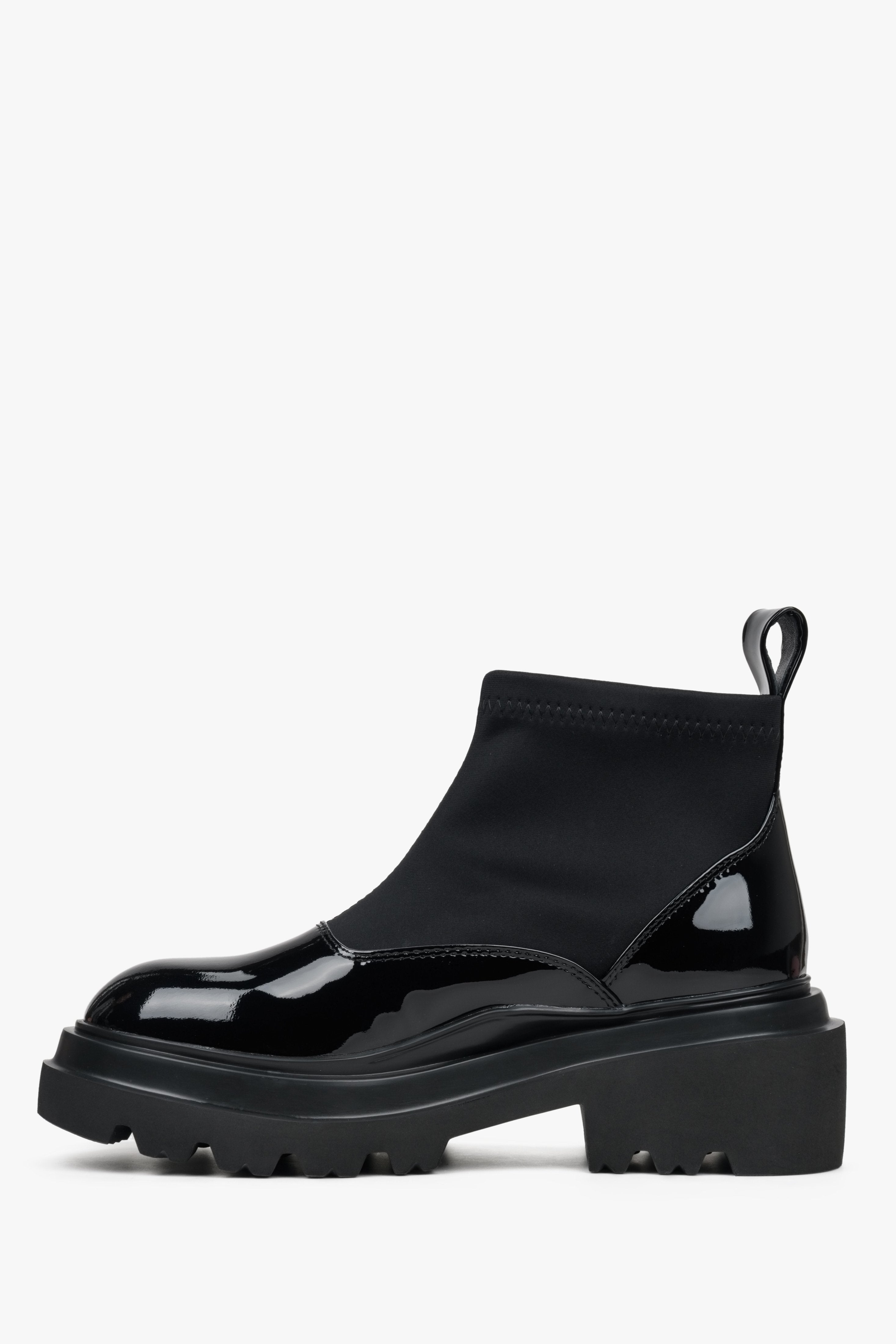 Low, women's black ankle boots made of patent genuine leather by Estro - shoe profile.