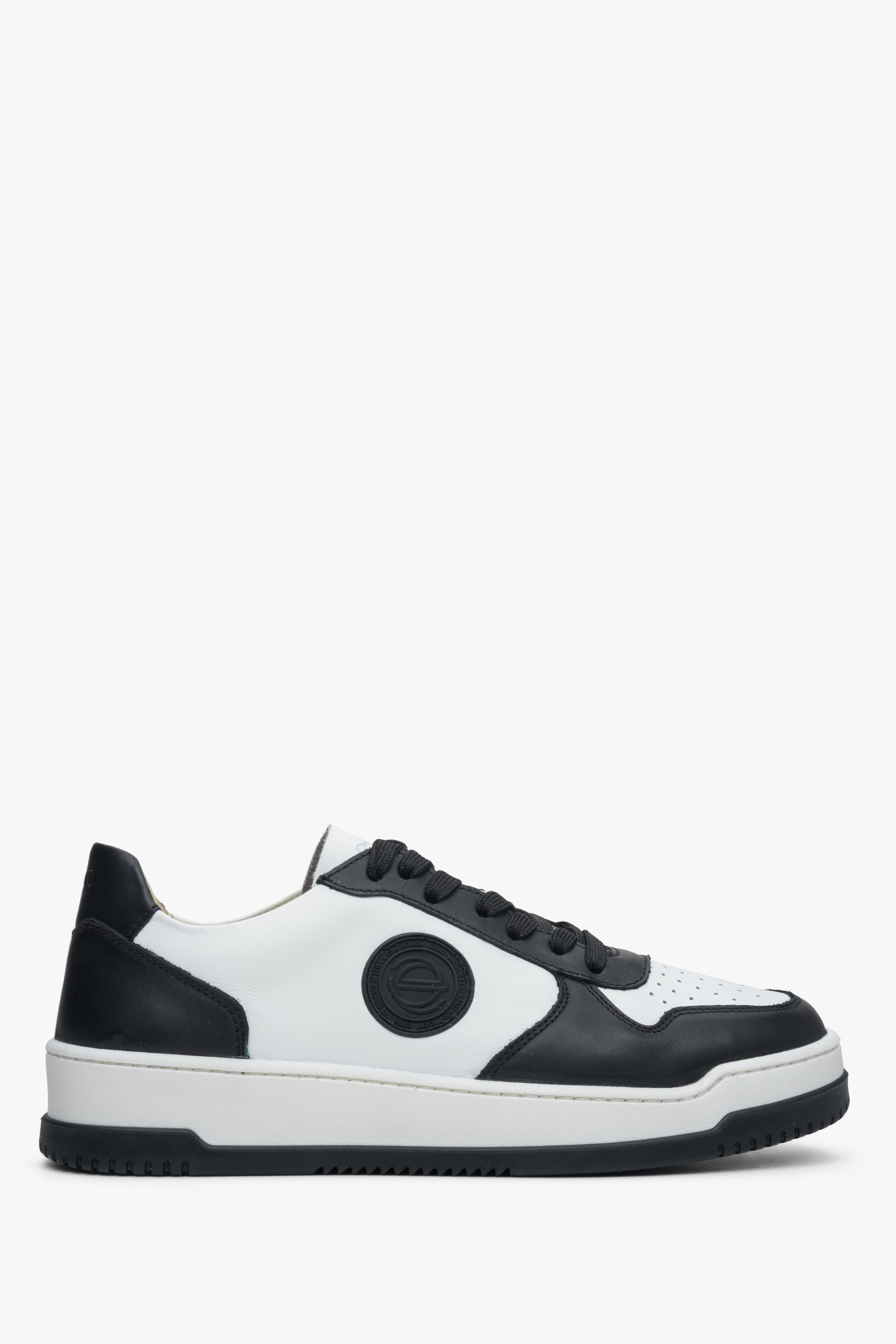 White and black women's sneakers made of natural leather by Estro.