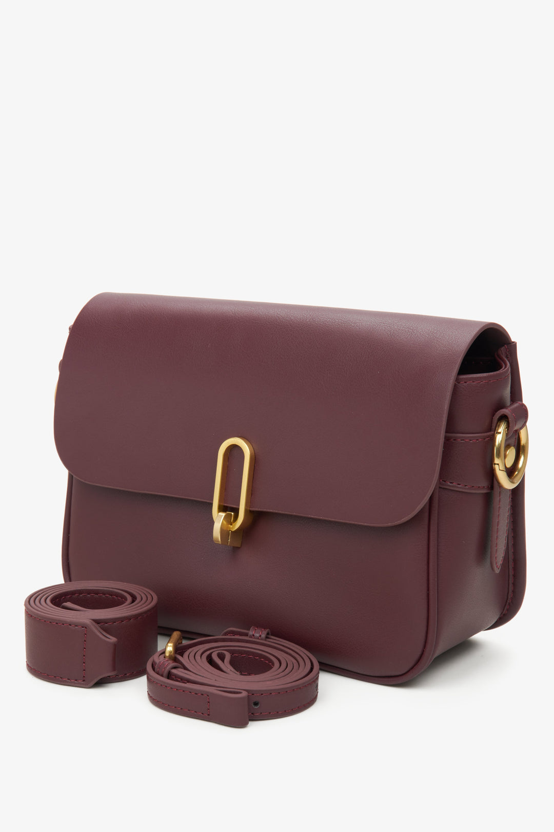 Women's burgundy shoulder bag made of genuine leather by Estro.