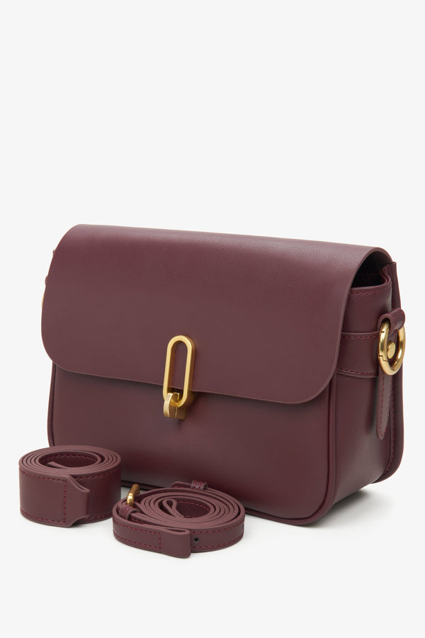 Women's burgundy shoulder bag made of genuine leather by Estro.