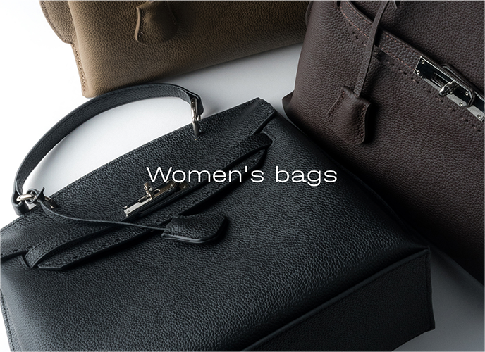 Women's handbags from the new collection at Estro.