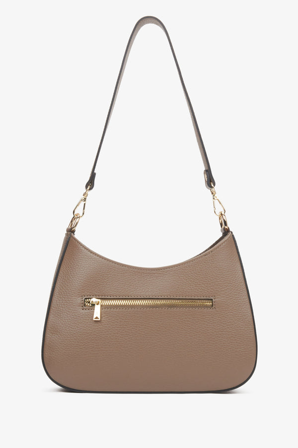 Women's brown shoulder bag Estro - back of the bag.