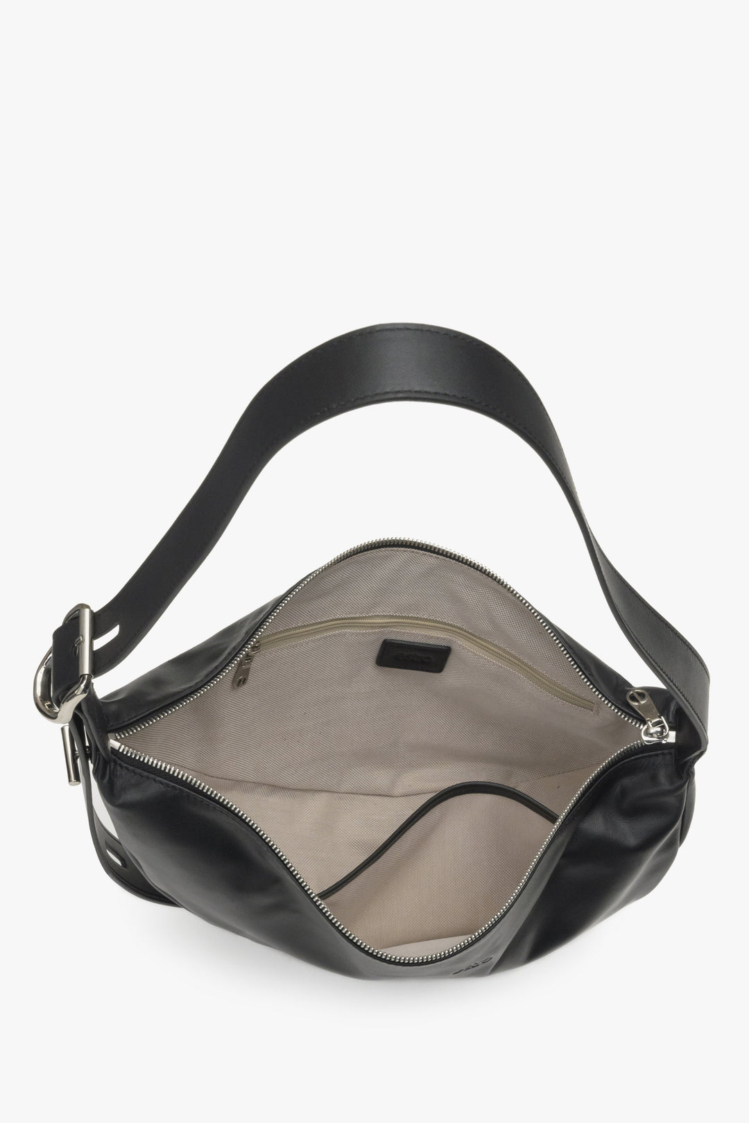 Women's black leather Estro shoulder bag - close-up on the interior of the model.