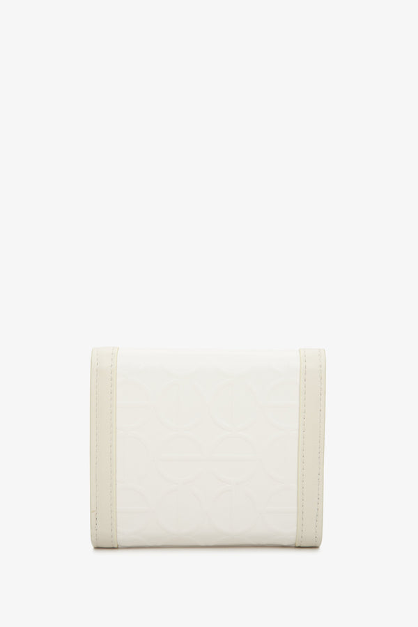 Handy beige Estro women's wallet - back side of the model.