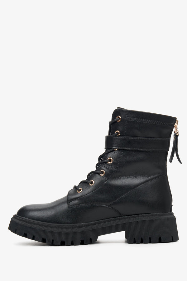 Women's black ankle boots made of genuine leather by Estro - shoe profile.