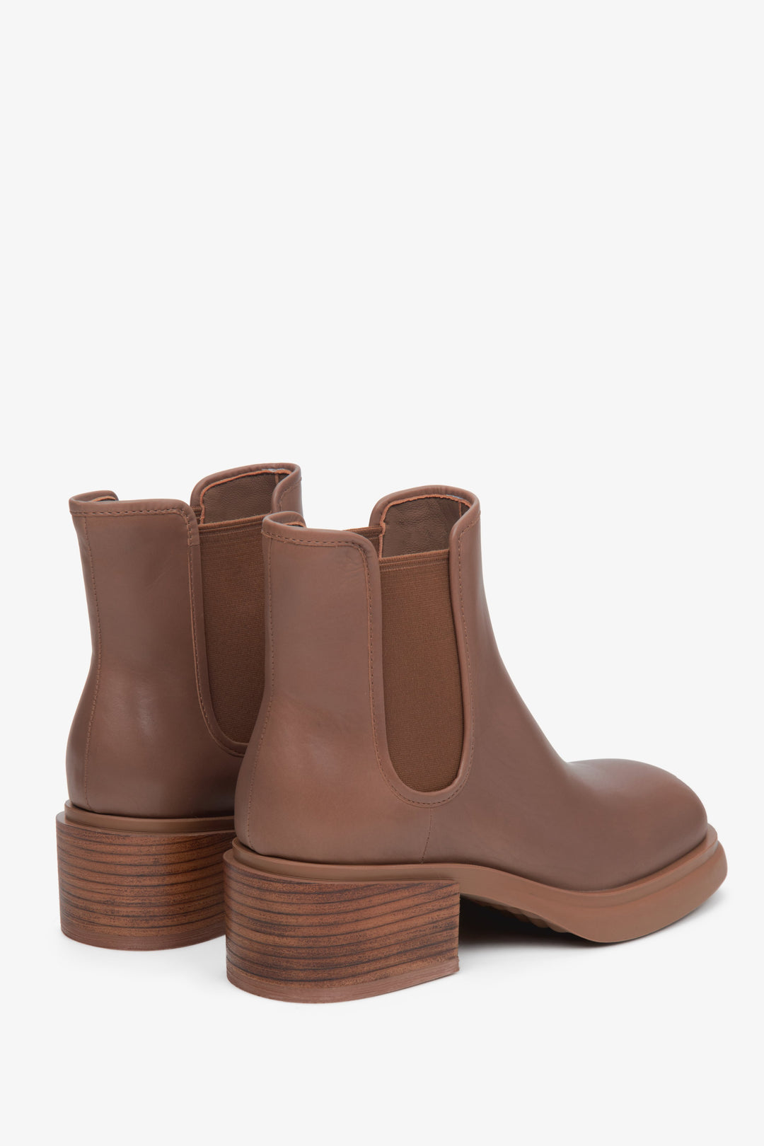 Women's brown leather ankle boots Estro - a cose-up on a heel counter.
