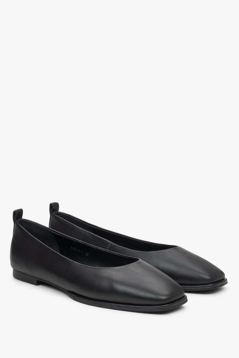 Estro women's black leather ballet flats.