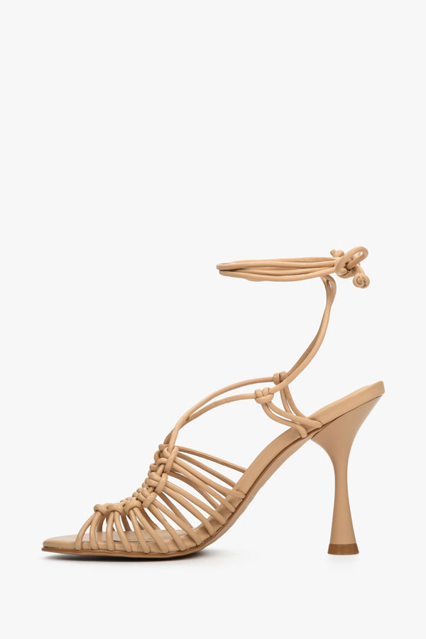 Casual women's beige leather lace-up sandals by Estro - shoe profile.