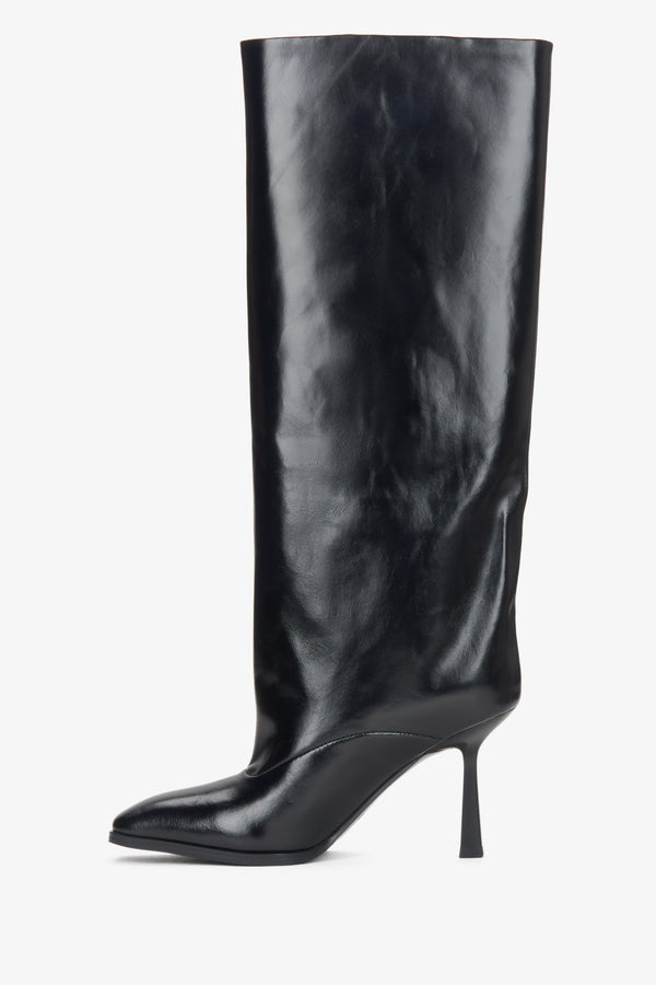 Patent leather black stiletto boots for women with a loose shaft by Estro - side profile of the boot.