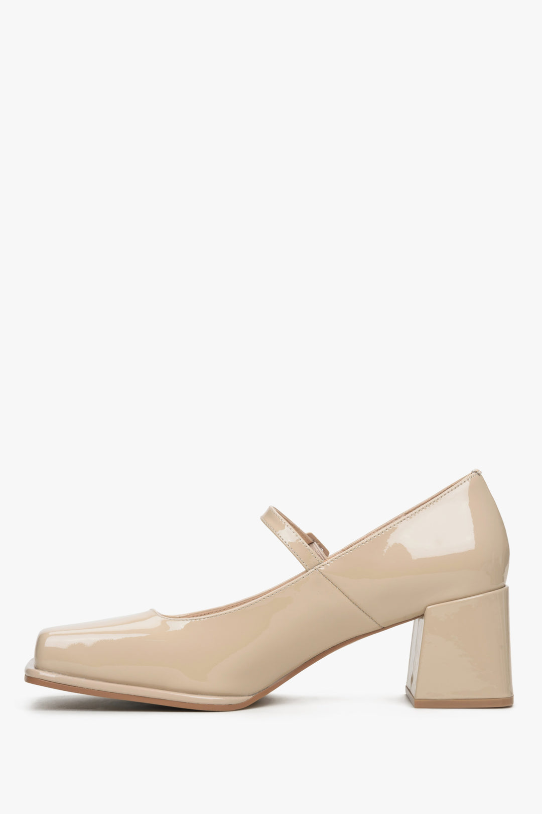 Women's beige pumps made of patent genuine leather.
