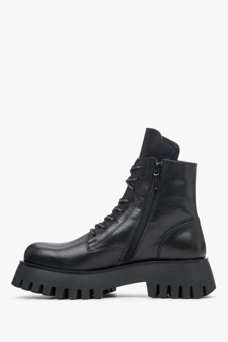 Women's black boots made of Italian genuine leather - shoe profile.