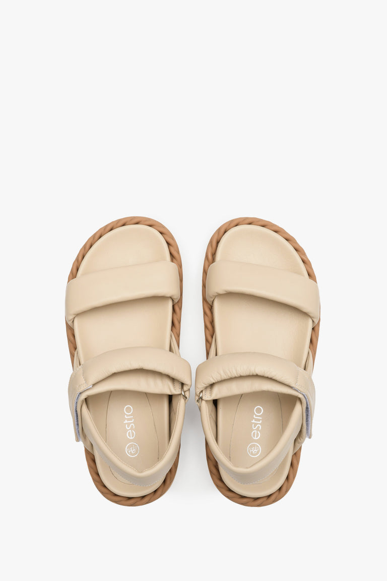 Estro women's beige leather sandals - presentation of the footwear from above.