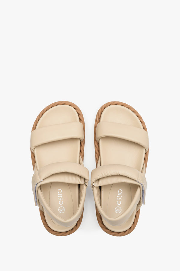 Estro women's beige leather sandals - presentation of the footwear from above.