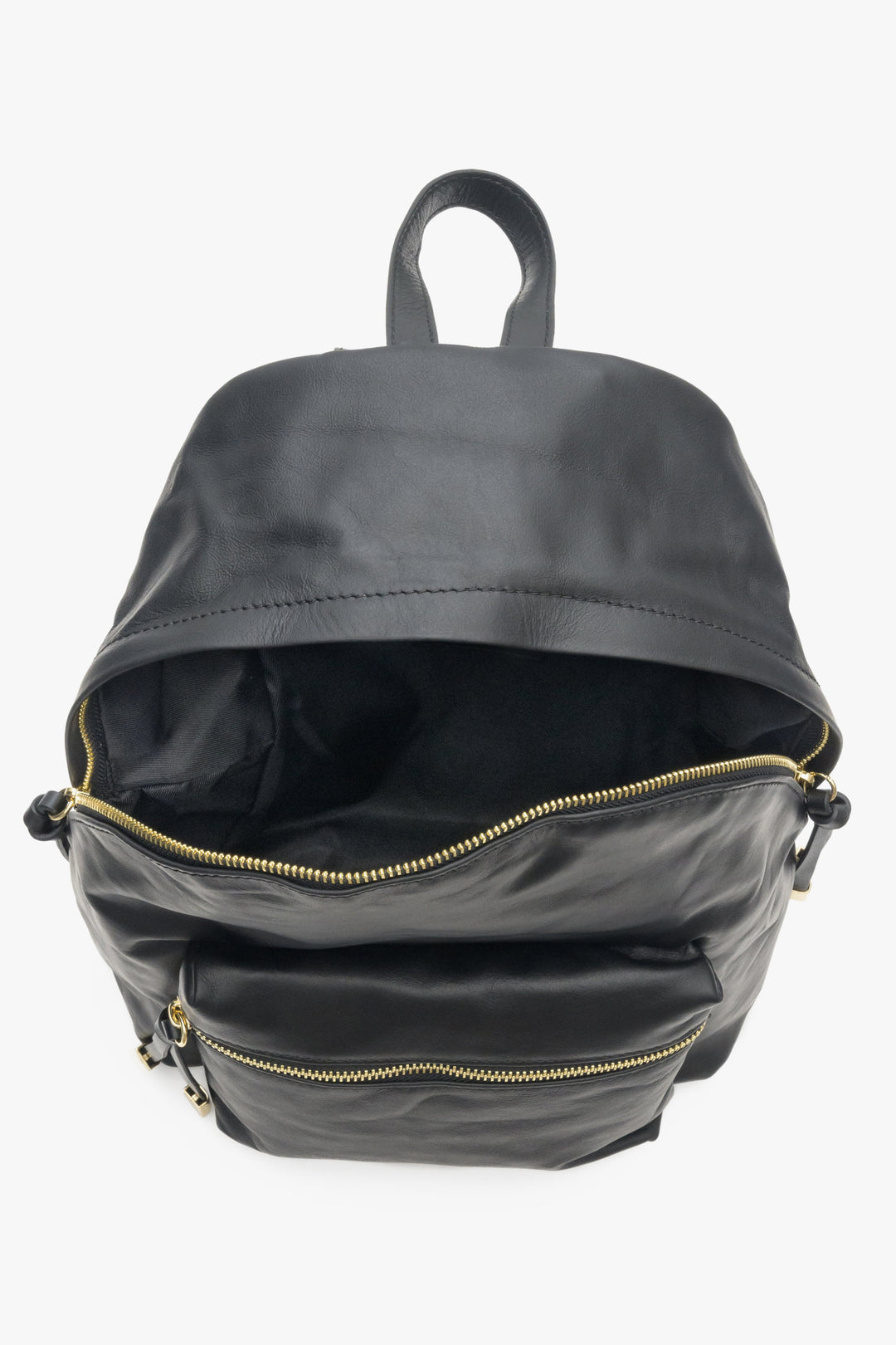 Elegant and capacious women's black backpack purse Estro - close-up on the lining.