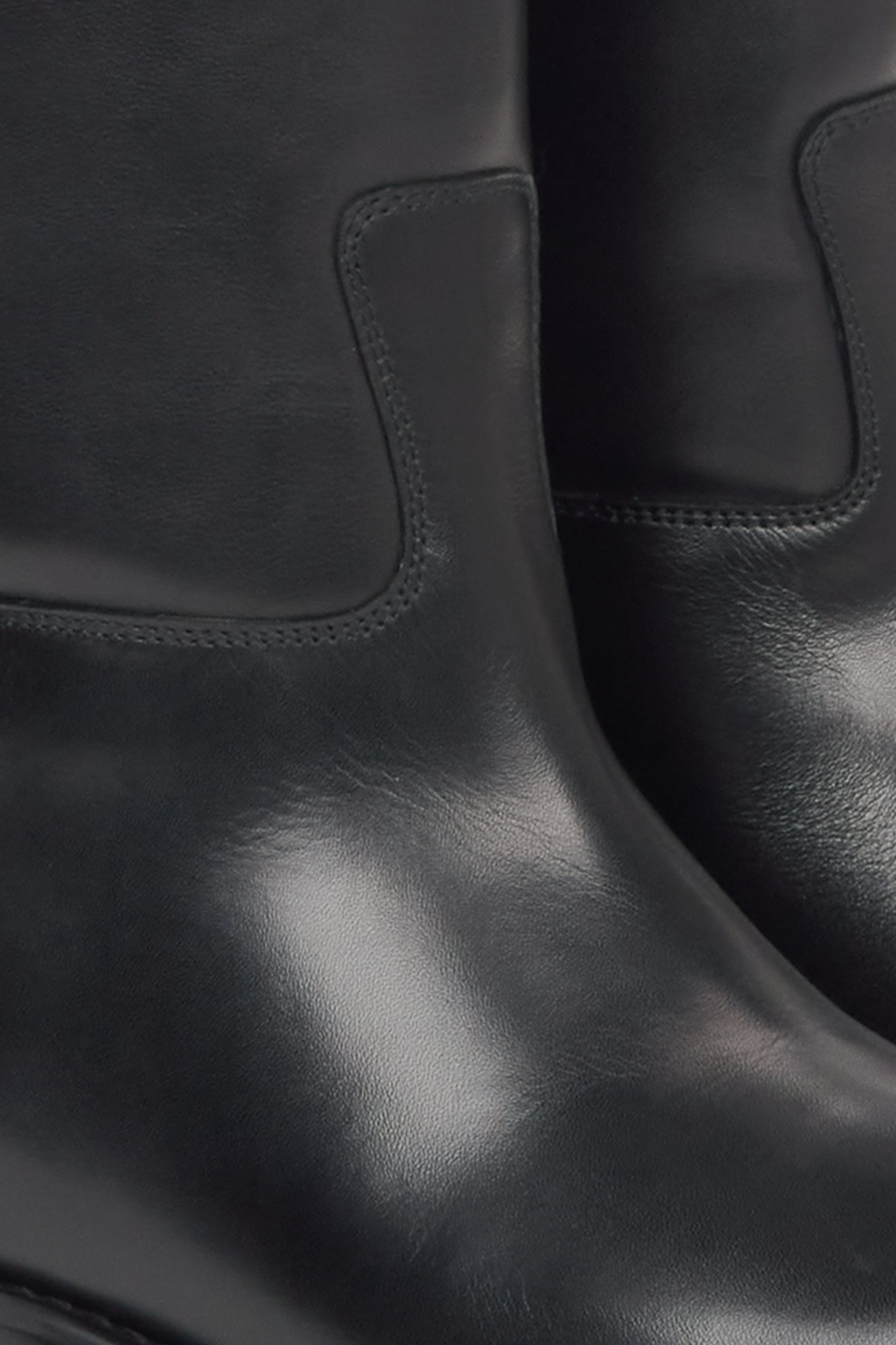 Wide shaft and genuine leather, women's black boots Estro - close-up of the details.