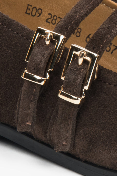 Dark brown ballet flats made of premium Italian genuine velour by Estro – close-up of the details.