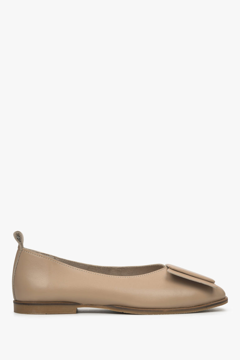 Women's Beige Leather Ballet Flats with Decorative Embellishment Estro ER00115148.