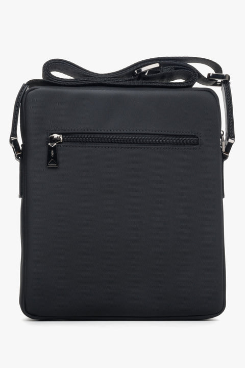 Men's black spacious shoulder bag with adjustable strap by Estro.