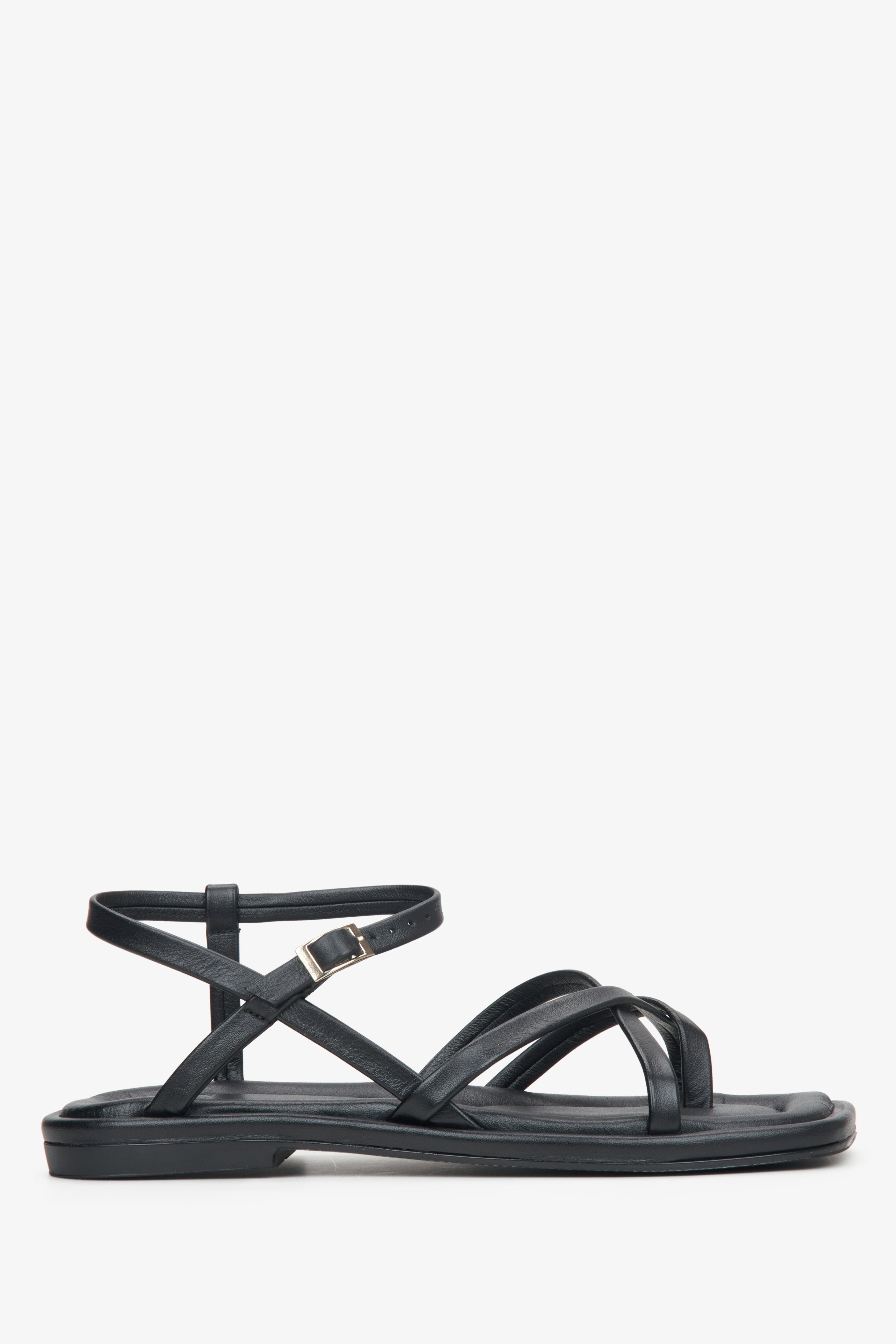 Women's Black Leather Sandals with Thin Cross Straps Estro ER00115135.