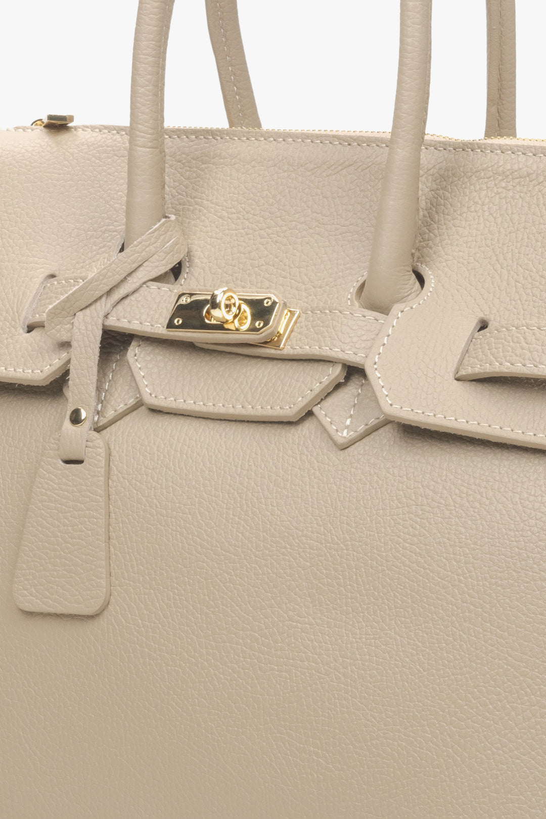 Women's beige handy satchel by Estro - close-up on the detail.