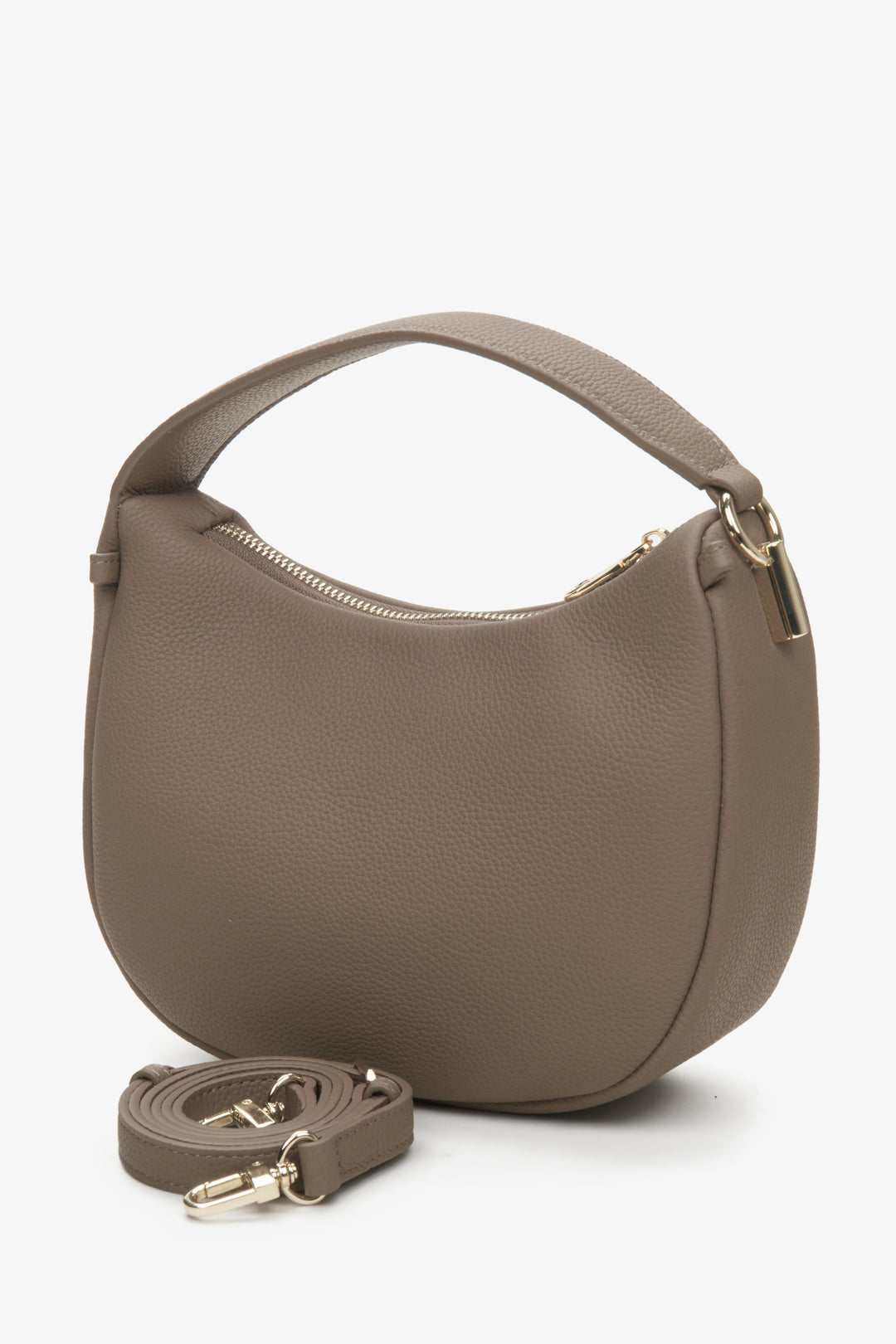  Leather women's crescent-shaped handbag by Estro in brown color.