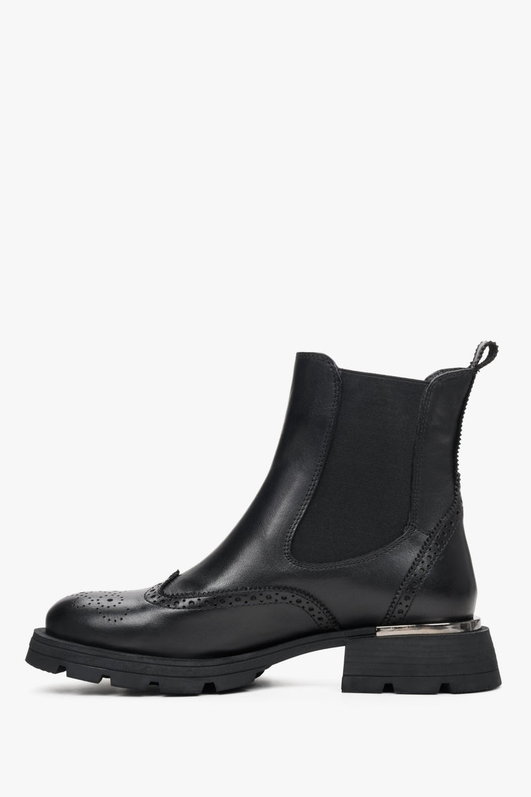 Women's casual ankle boots in black Estro - presentation of shoe profile.