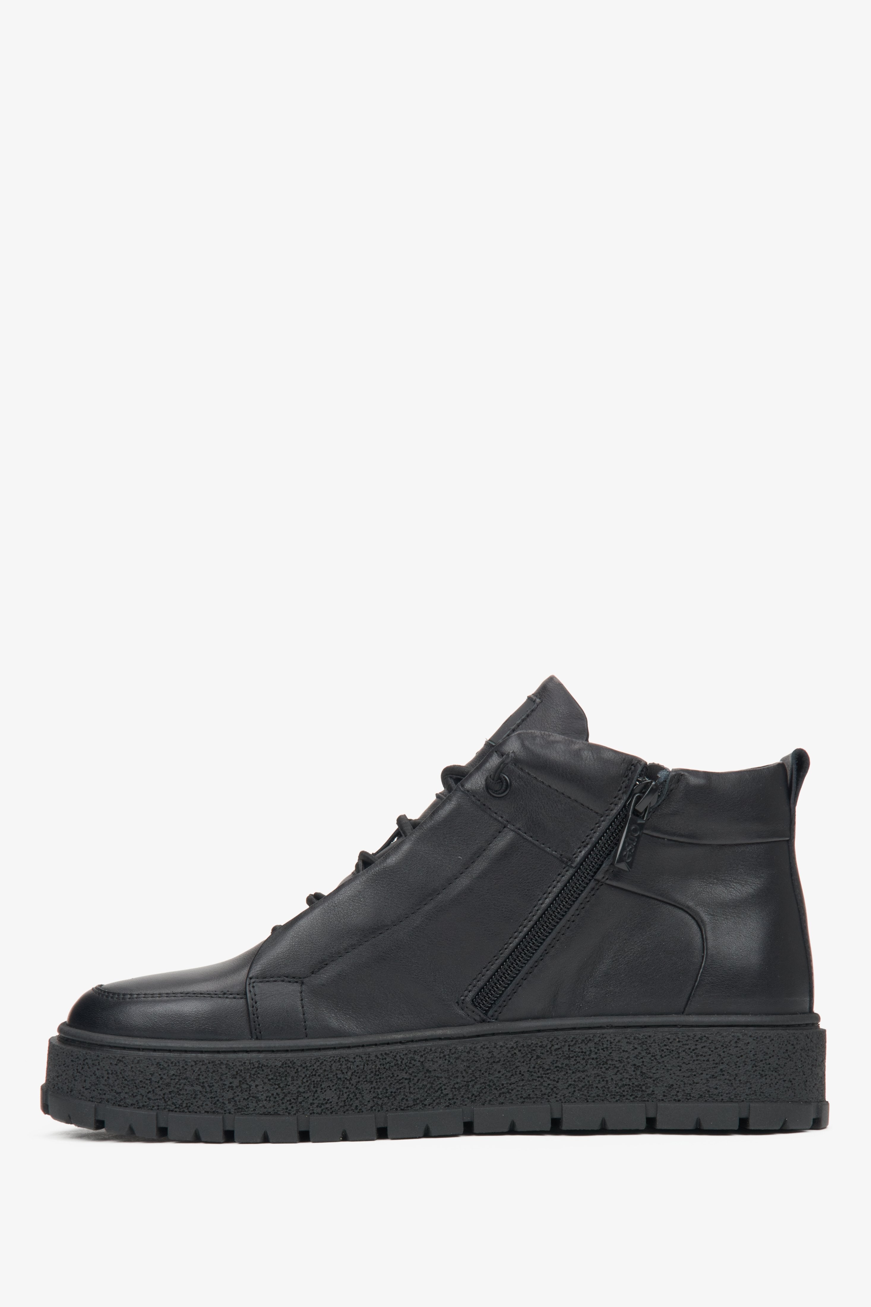 Men's black high-top sneakers by Estro - shoe profile.