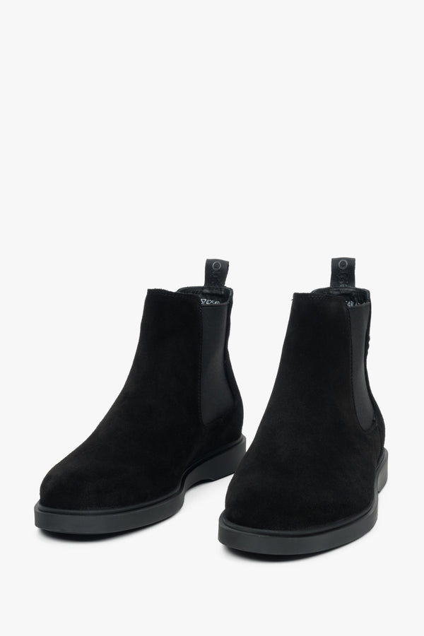 Men's black chelsea boots made of natural velour Estro - front presentation