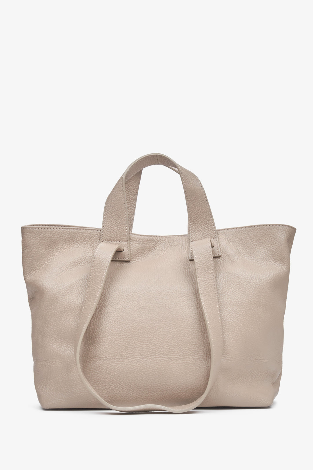 Women's large beige Estro handbag made from genuine leather.