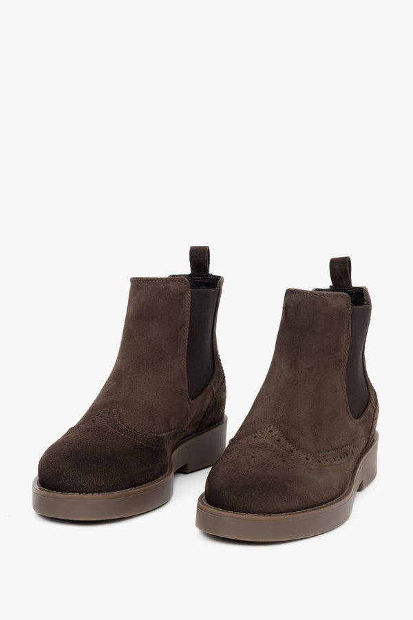 Elegant low women's Chelsea boots in dark brown, made of natural Italian velour, by Estro.