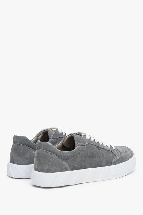 Men's grey velour sneakers by Estro for fall - close-up on the heel.