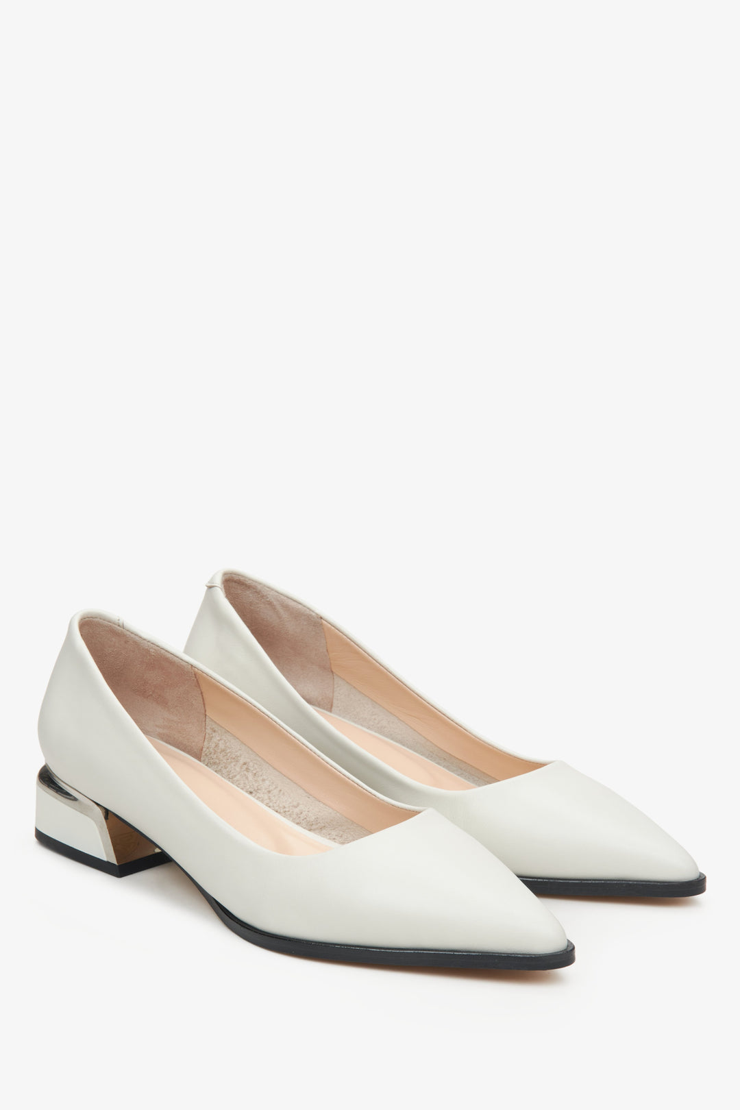 Women's leather light beige pumps by Estro with a pointed toe.