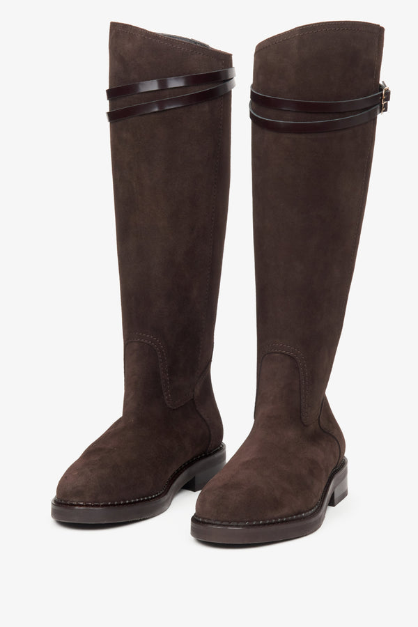 Women's dark cowboy brown boots by Estro - front view presentation of the model.