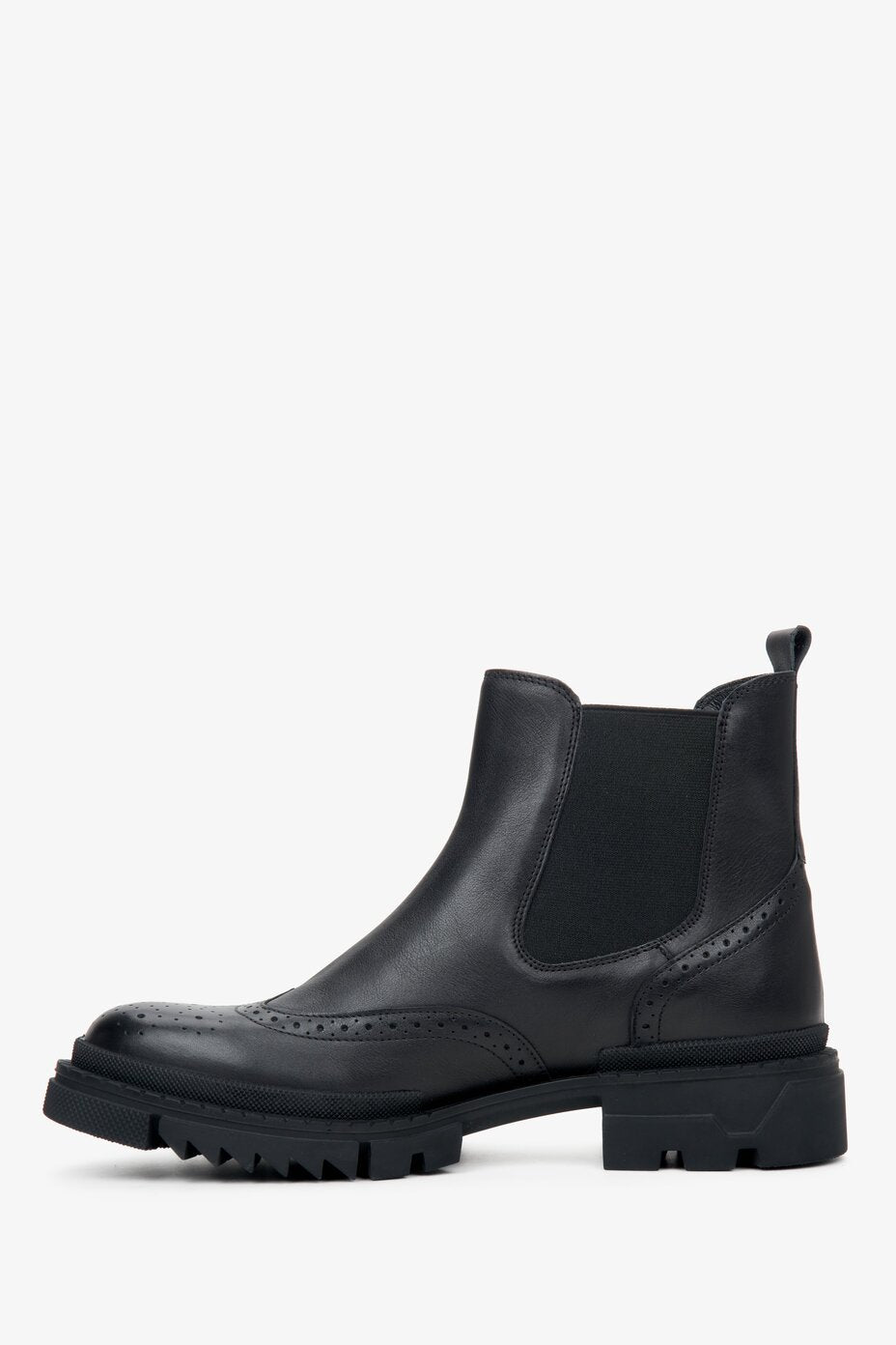 Men's black ankle boots made of genuine leather by Estro.