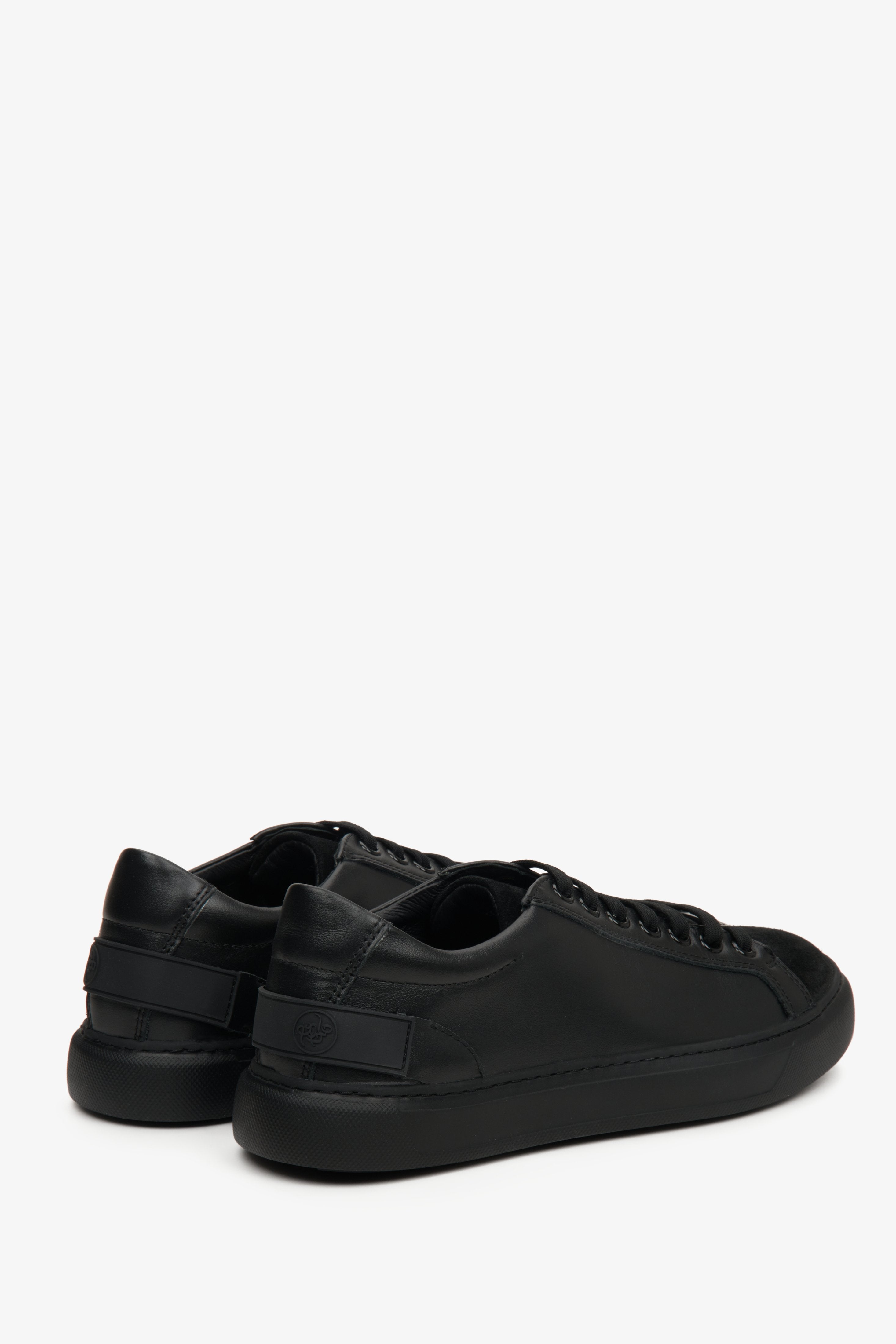 Black leather women's sneakers by Estro - close-up on the heel and side seam.